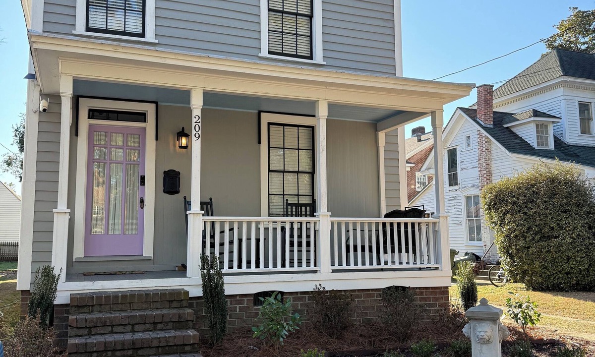 Washington House | #1 Prime location, updated style in lovely historic Washington, NC!