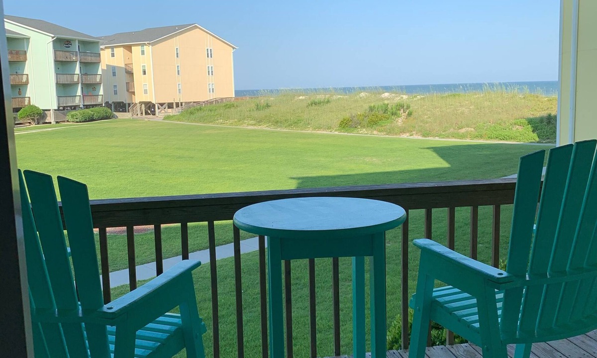 Surf City Condo | #1 Vrbo Rated Surf City Condo! 1 min walk to Beach & Pool! 1 Bedroom + Bunks 😃