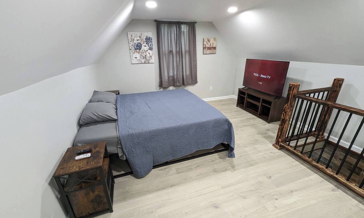 Andover House | 1BR Rustic-Chic Barn Getaway with Private Fire Pit