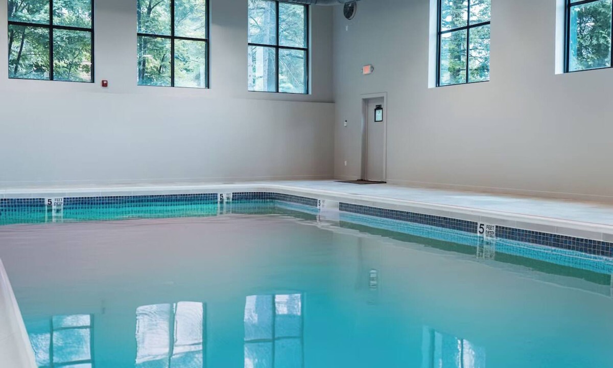 Lake Placid Hotel | 2 Queen & Bunk | Laurel | Family Adventure, Mirror Lake, Olympic History