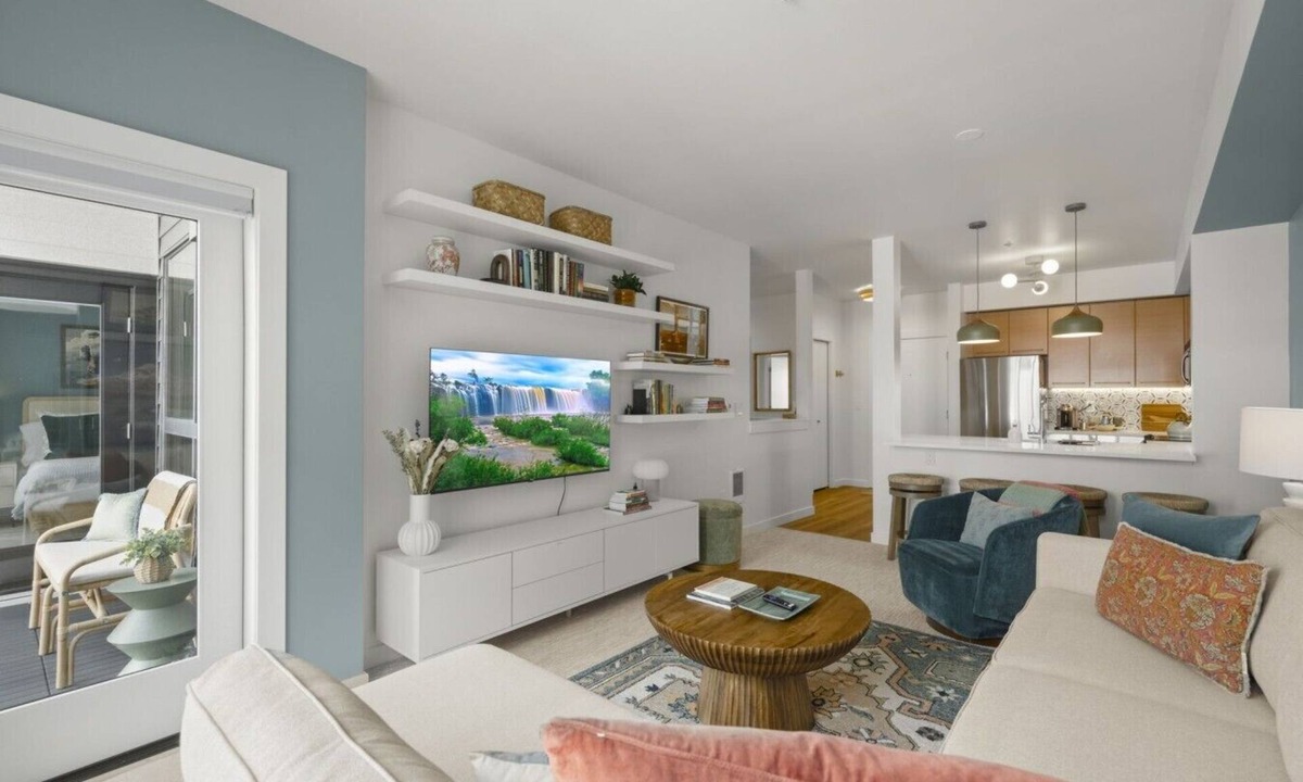 Broadway House | 2BR 2BA Pacific Pine Retreat – Capitol Hill
