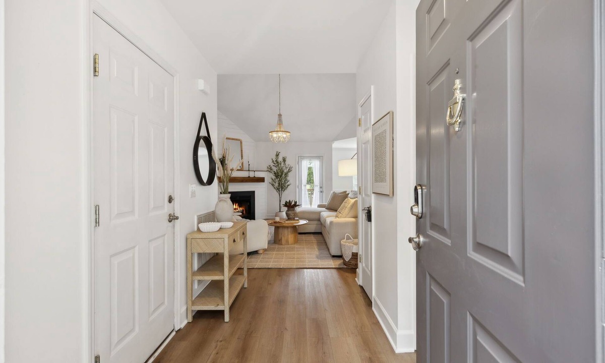Franklin House | 3-bedroom, 2 bathroom house, community pool with AC and WiFi in Franklin