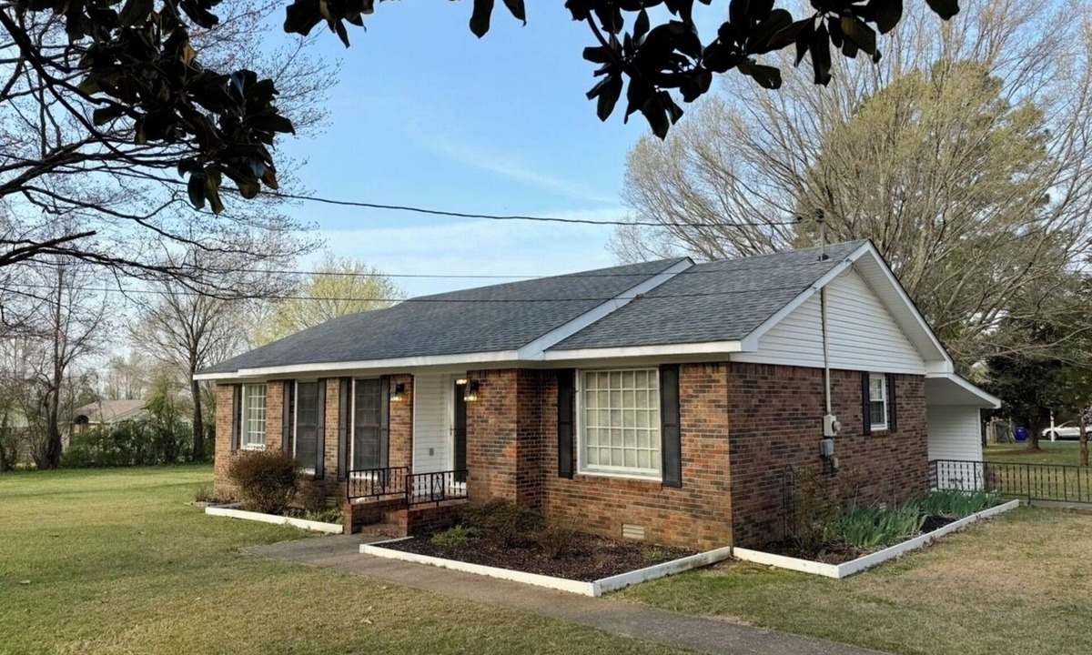 McKenzie House | 3-bedroom house in peaceful McKenzie near Bethel University