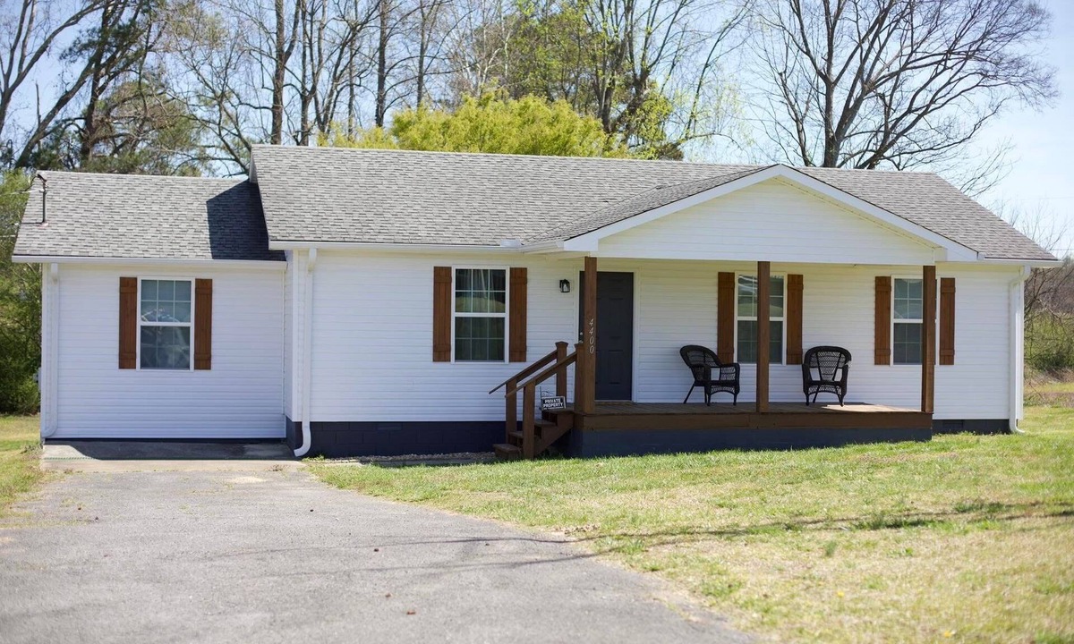 Albertville House | 3 Bedroom House minutes from Lake Guntersville and Sandmountain Amphitheater!