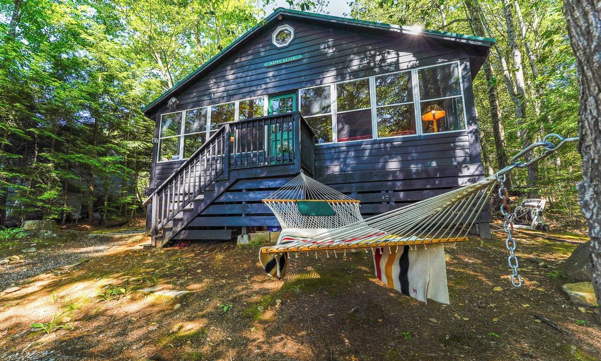 Litchfield Cabin | 3-bedroom lakefront cabin in tranquil Litchfield perfect for relaxing stays