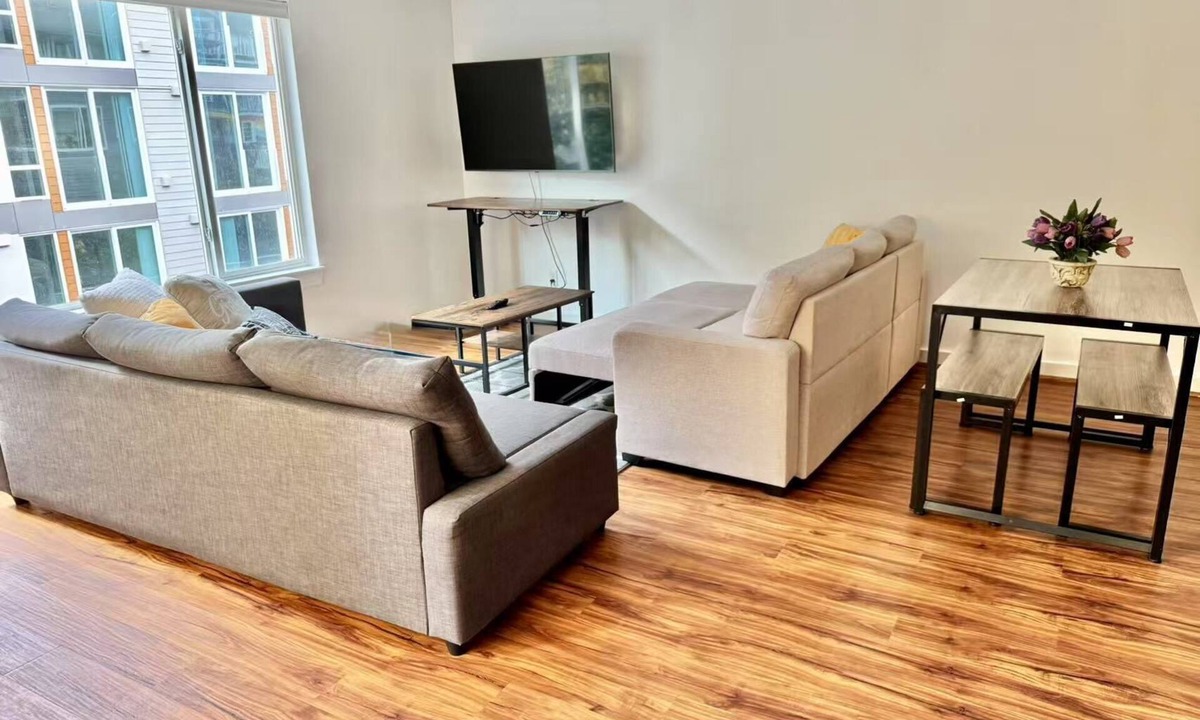West Queen Anne House | 4BR/2BA Queen Anne Retreat, Downtown, Cruise Port