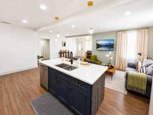 Avondale House | 5 Bedroom Home Sleeps 10, Avondale Jacksonville, Ping Pong, Screened Porch, Parking
