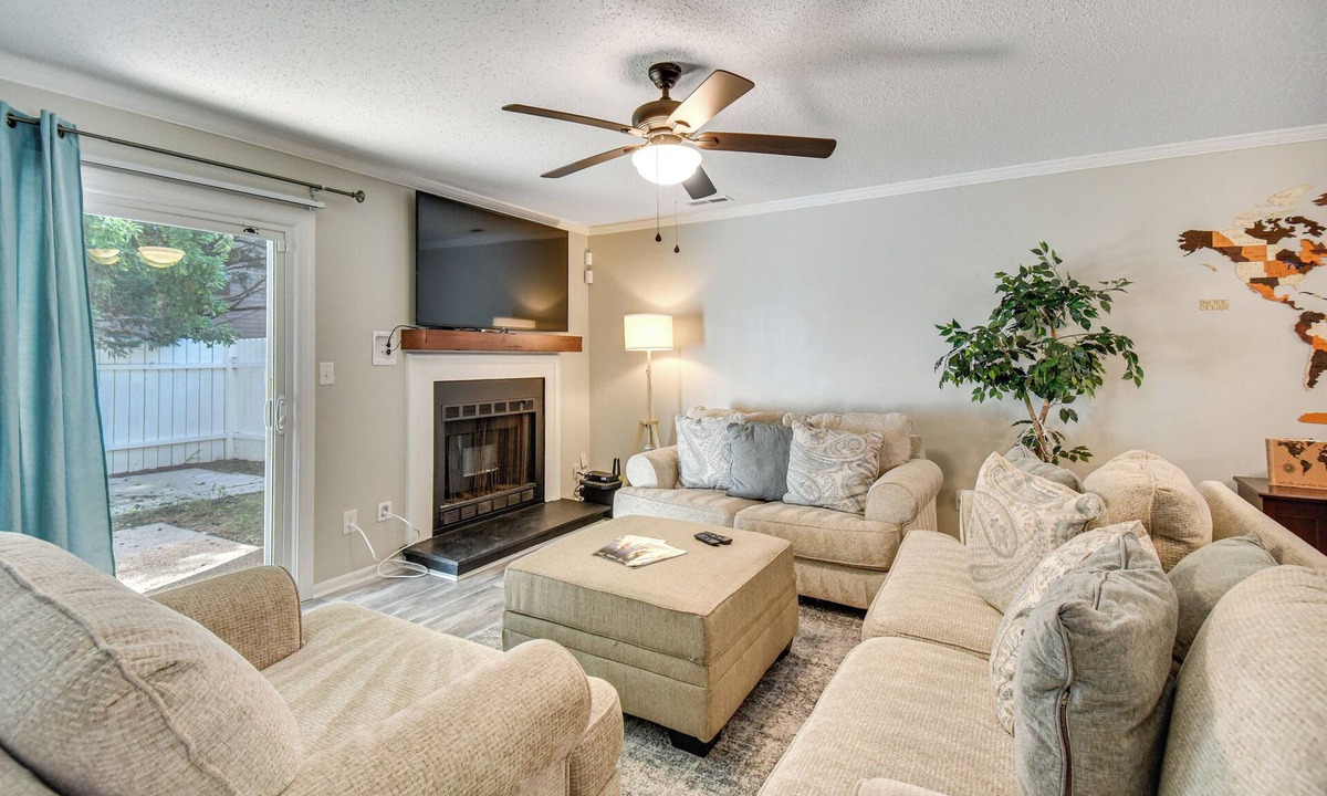 Virginia Beach House | 5 Mi to NAS Oceana: Townhome w/Fenced Yard!