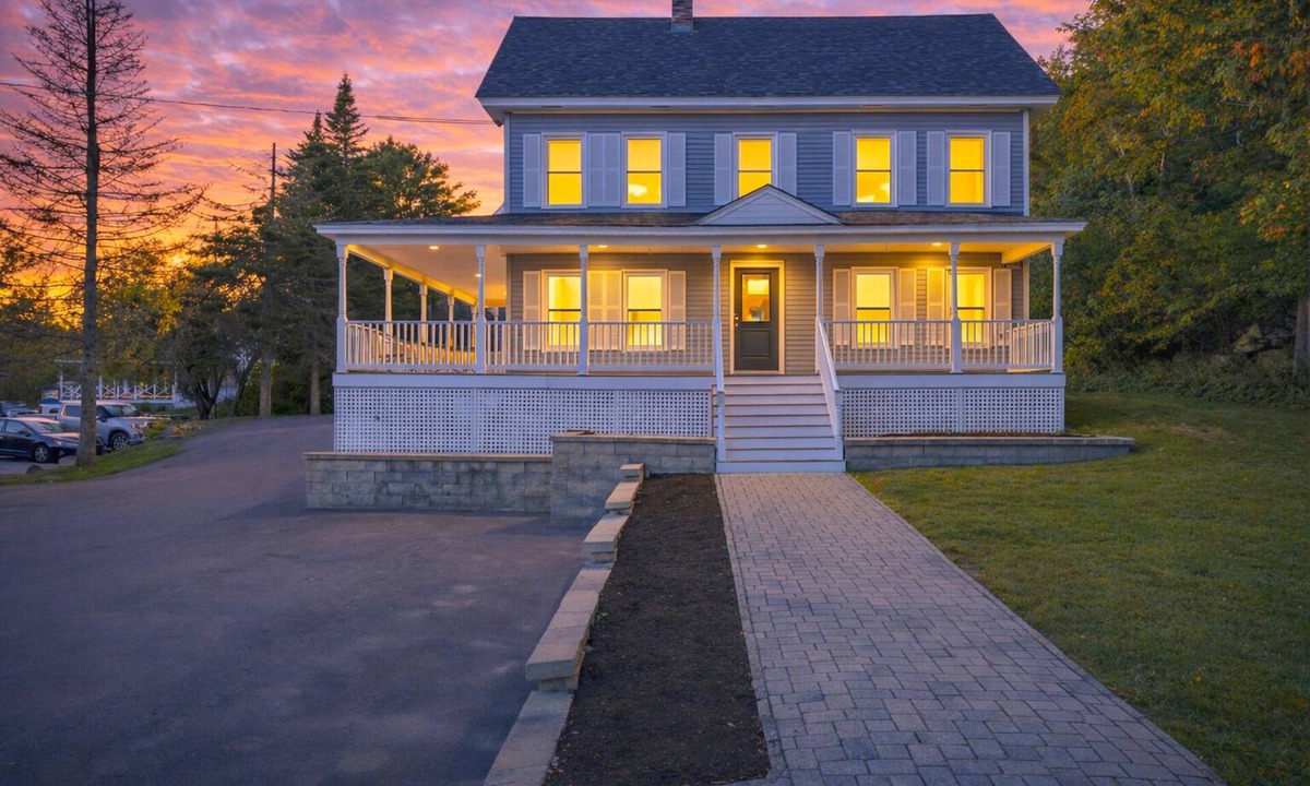 Greenville House | 6BR Downtown, Lake View, Games, Fire Pit & Grill, 3 King Beds, Dog Friendly