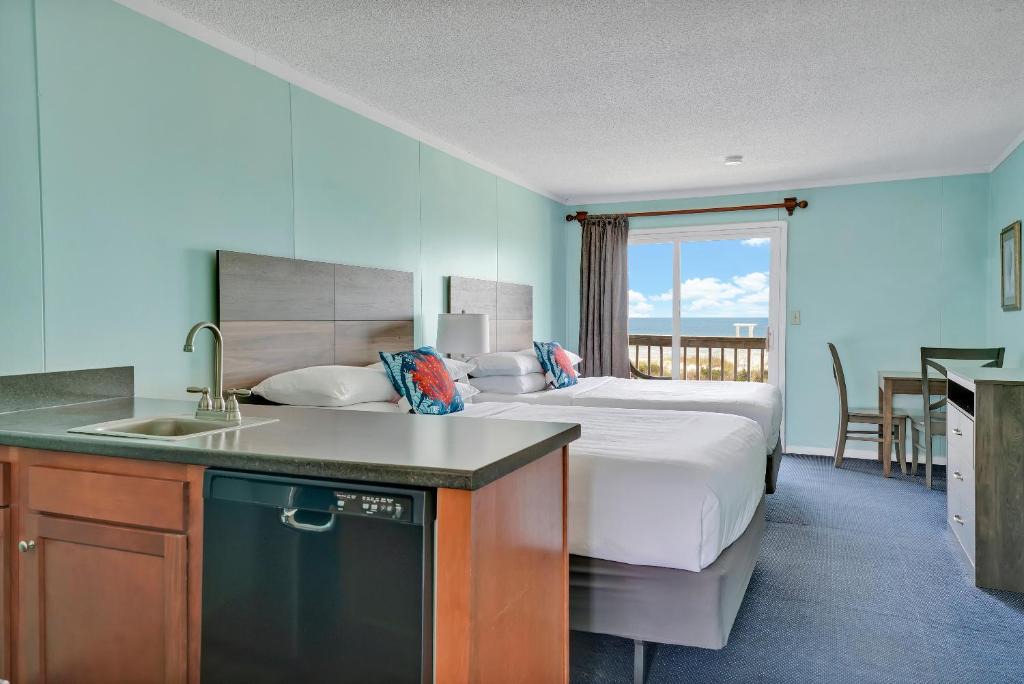 Kure Beach Hotel | Admiral's Quarters