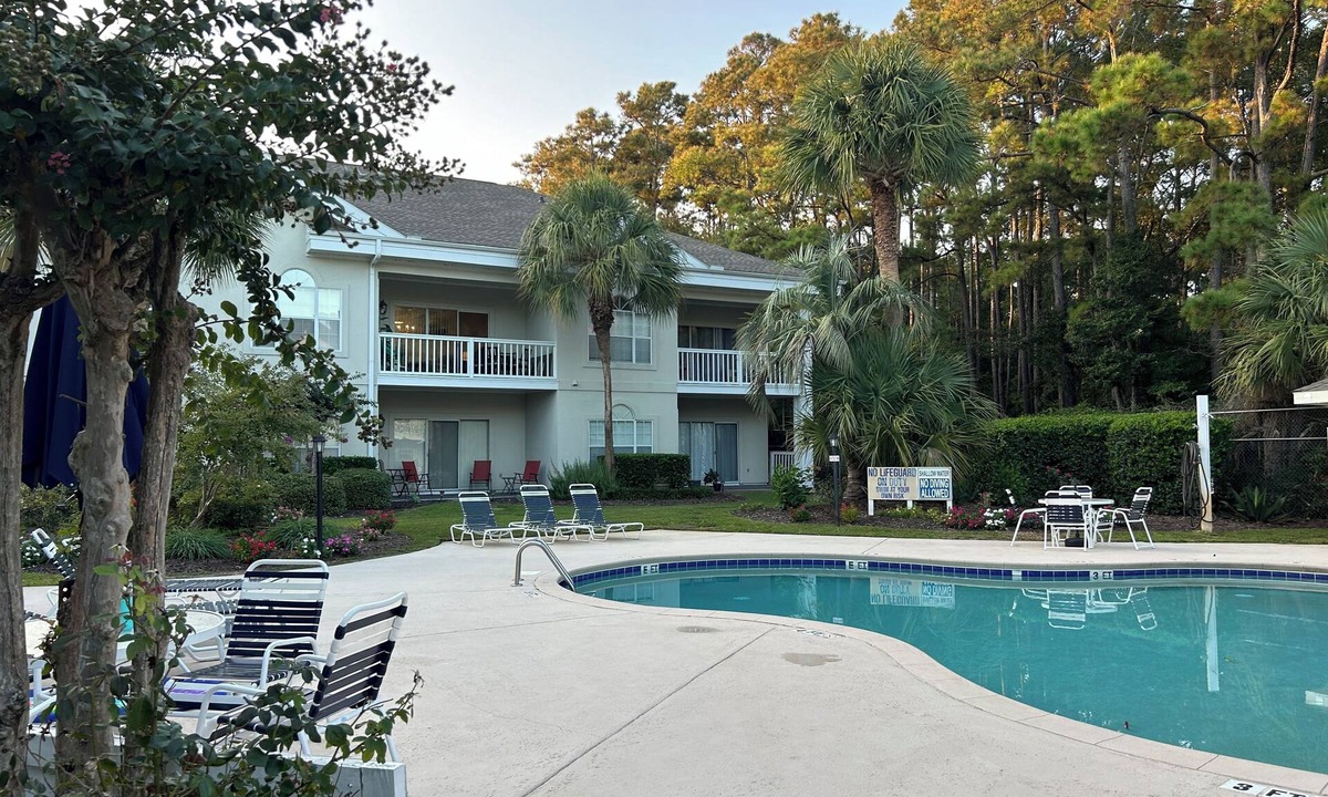 Arcadian Shores Condo | Amazing Studio, 5 minutes to the Private Beach.