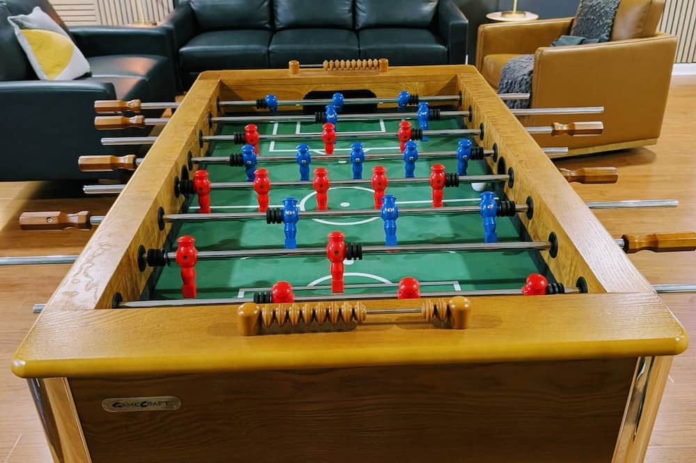 East Cobb House | Arcade Shuffleboard Poker Firepit Grill @ Battery