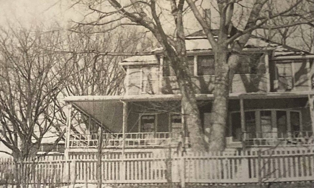 Peaks Island House | Arundel-Turn of the century spacious classic summer home