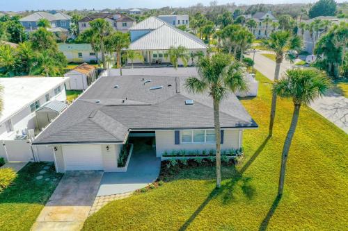 Atlantic Shores House | Beachside snowbird escape with fenced yard & washer/dryer - walk to beach access