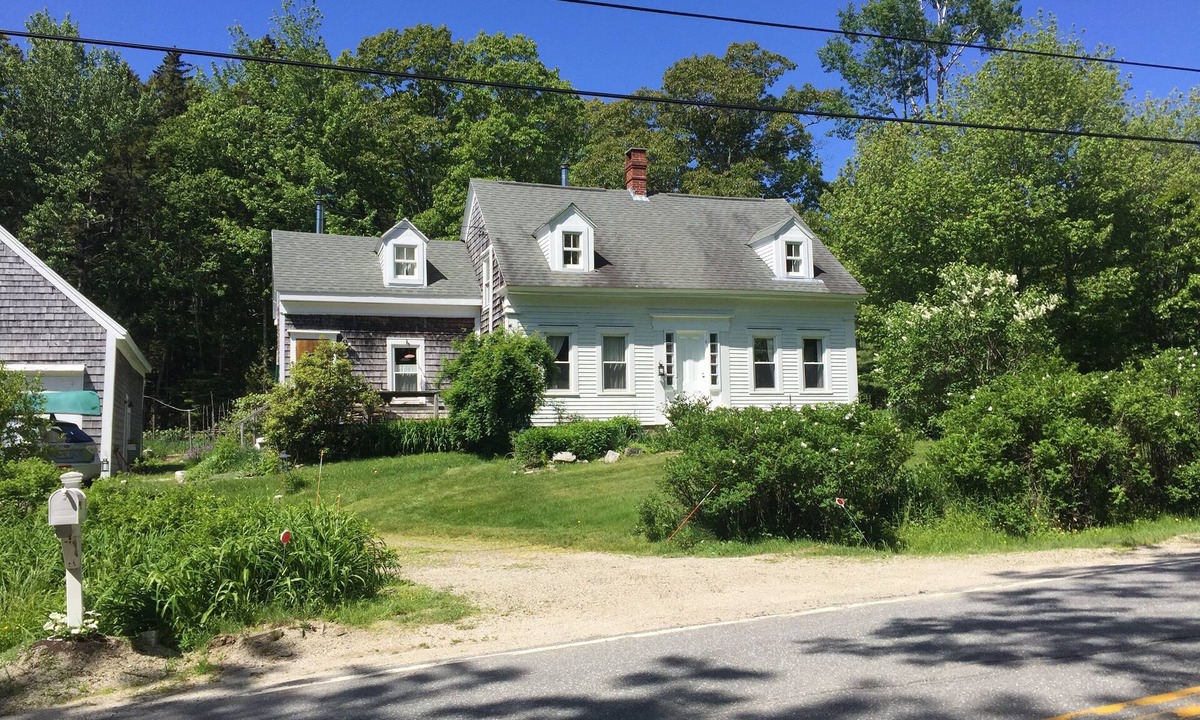 Surry Bed & Breakfast | Bedrm charming, antiques, 1st fl w/wo b'fast; Blue Hill Pen priv bath, Acadia