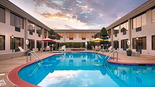 Madison Hotel | Best Western Plus Madison-Huntsville Hotel