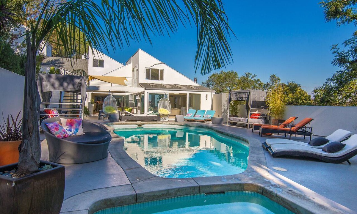 Sherman Oaks House | Beverly Hills Modern 6 Bedroom Pool Estate w Views, Secluded on a Private Lane