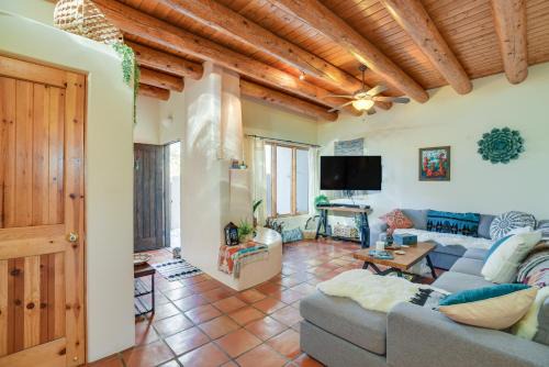 Southside House | Bright Santa Fe Condo ~ Half-Mi to Meow Wolf!