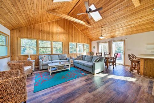 Southern Shores House | Bright Southern Shores Family Home < 1 Mi to Beach