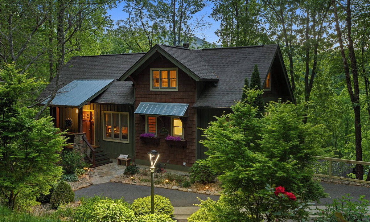 Maggie Valley House | Cabin At Maggie Valley Golf Club, Hot Tub, Firepit