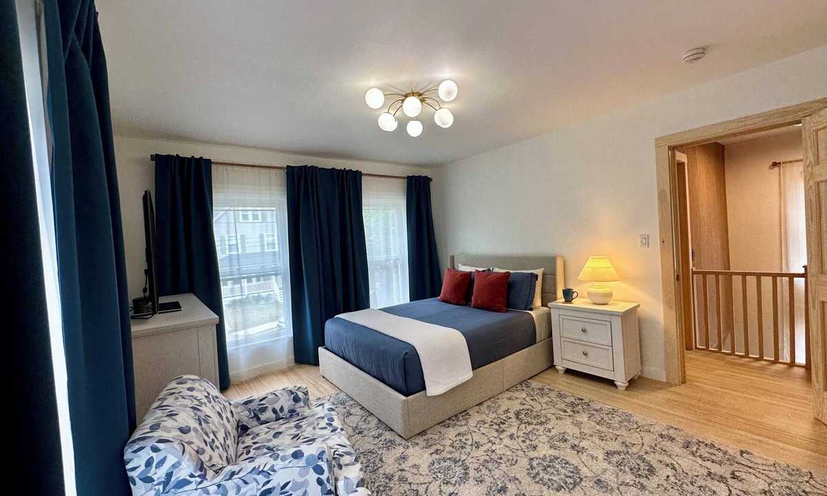 Bar Harbor House | Cadillac Point NEW Downtown Bar Harbor-Near Acadia -4 bedroom,8 people,free park