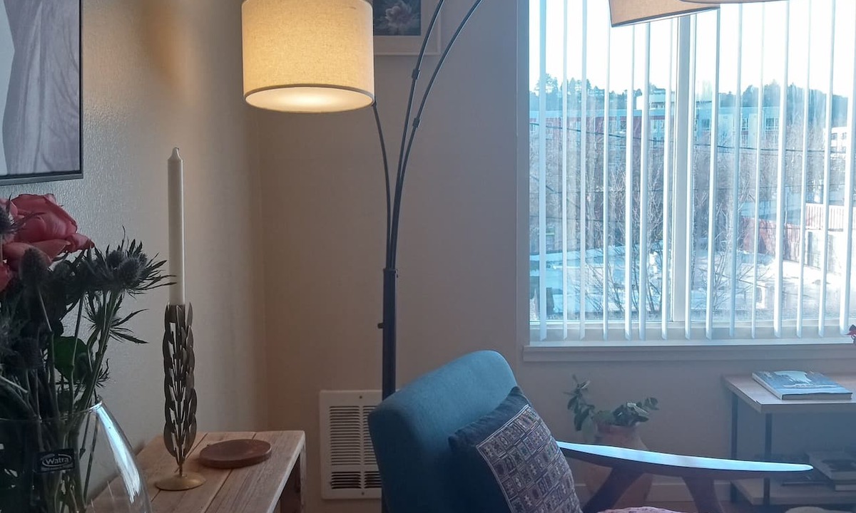 Columbia City Apartment | Charming pet friendly apartment close to cafes and park in delightful Seattle