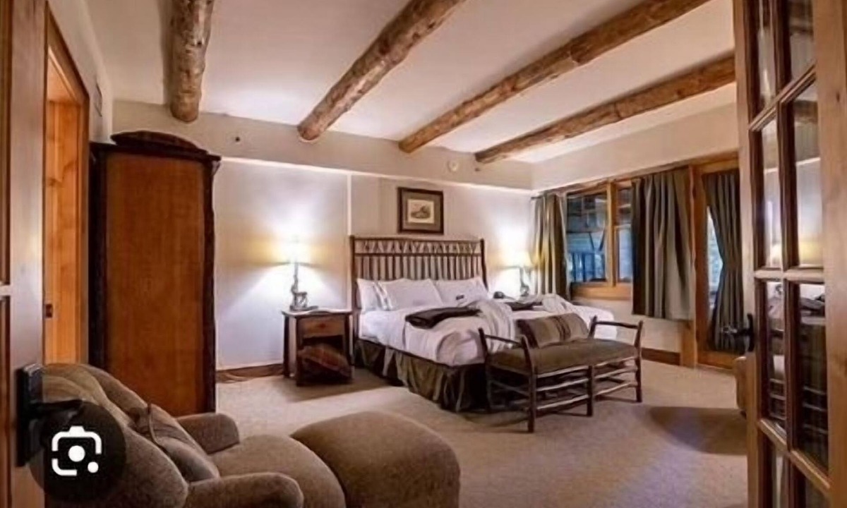 Lake Placid Cabin | Charming spacious 2-bedroom lodge in peaceful Lake Placid with WiFi and Spa
