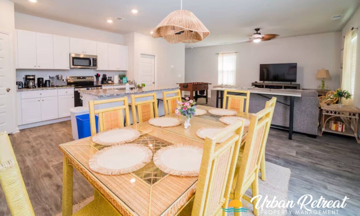 Ash House | Chic Boho 4BR Retreat w/Doggie by Beach&Golf+BBQ