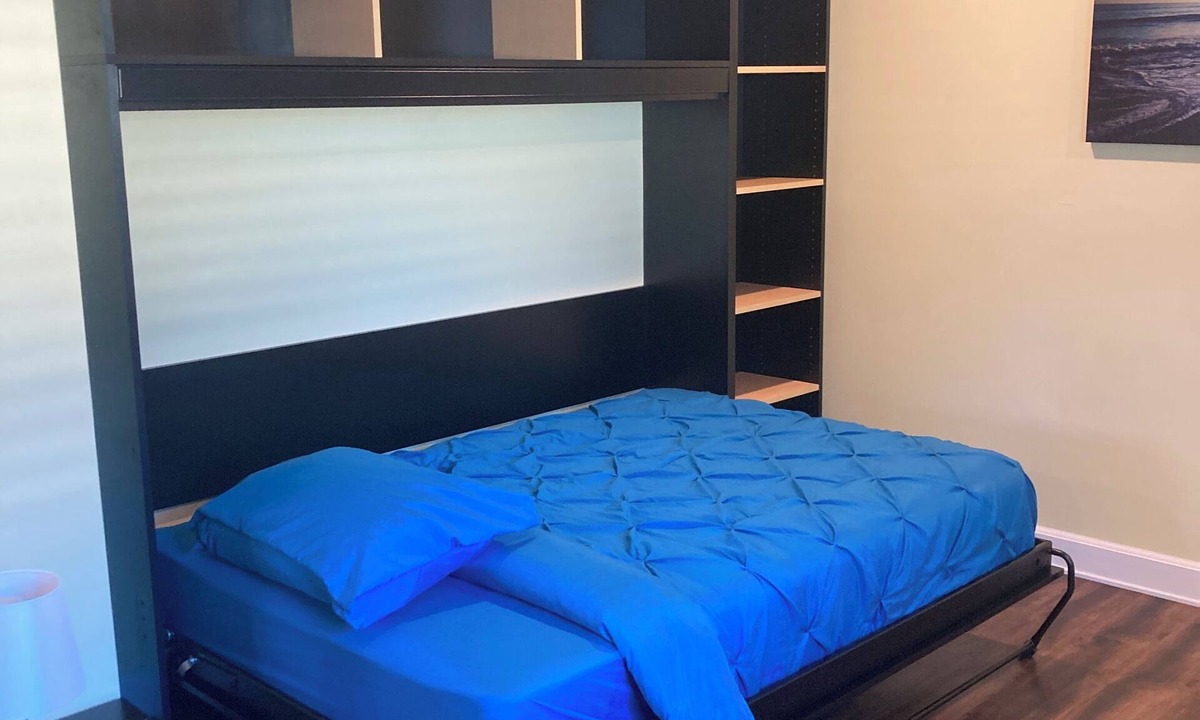 Ridge Wood Heights Apartment | Chic studio with WiFi and AC in tranquil Sarasota