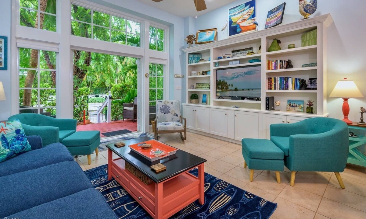 Truman Annex House | *COLORS OF THE KEYS* Villa Near Duval + Last Key White Glove Service.