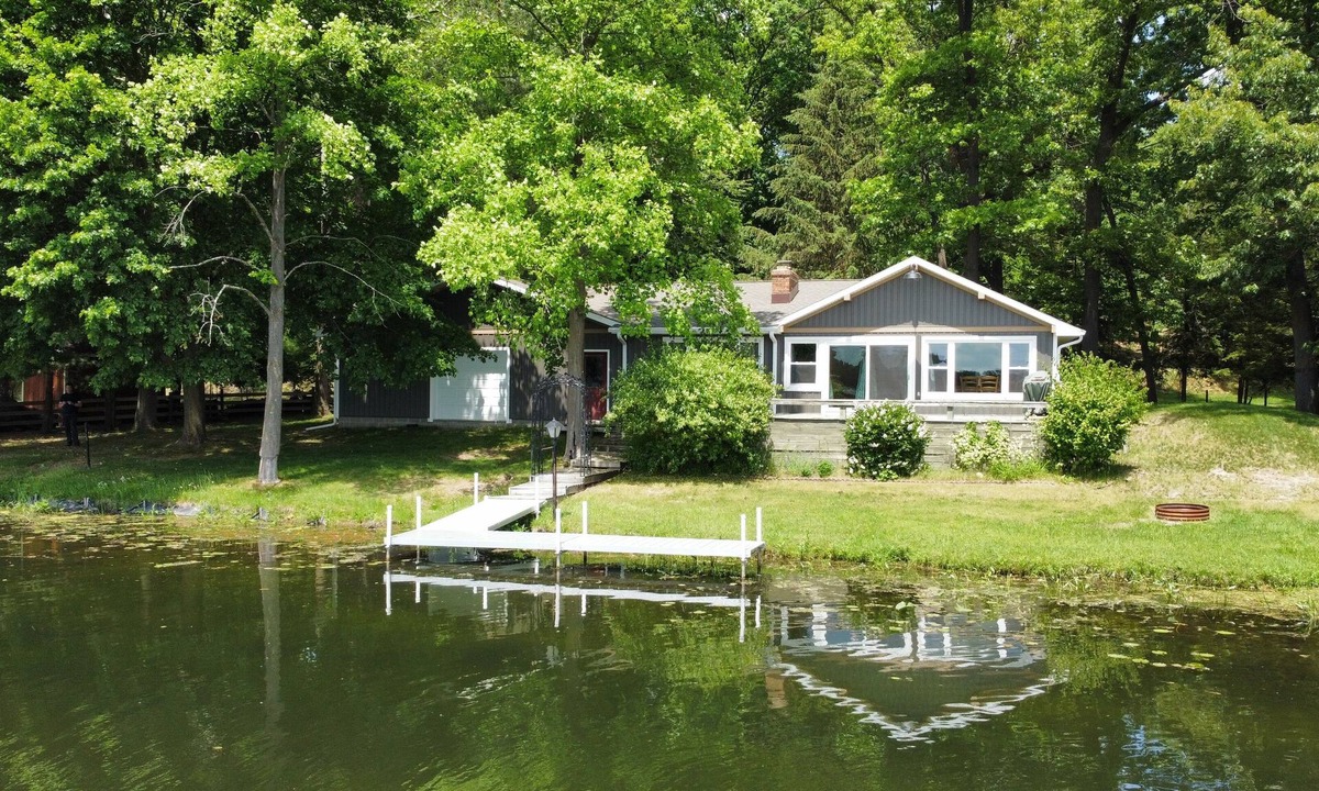 Three Rivers House | Corey Lake, High speed internet, Dock, Deck, Skiing, Fishing. Apple Picking