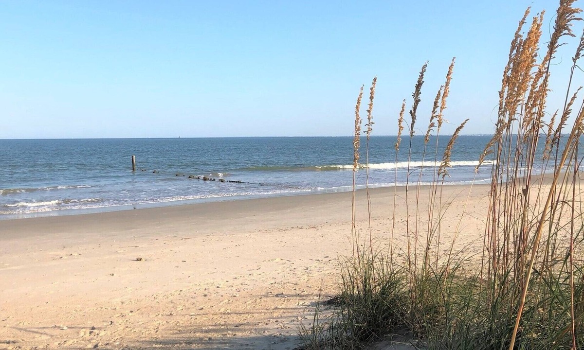 Buckroe Beach House | Cottage with private beach!