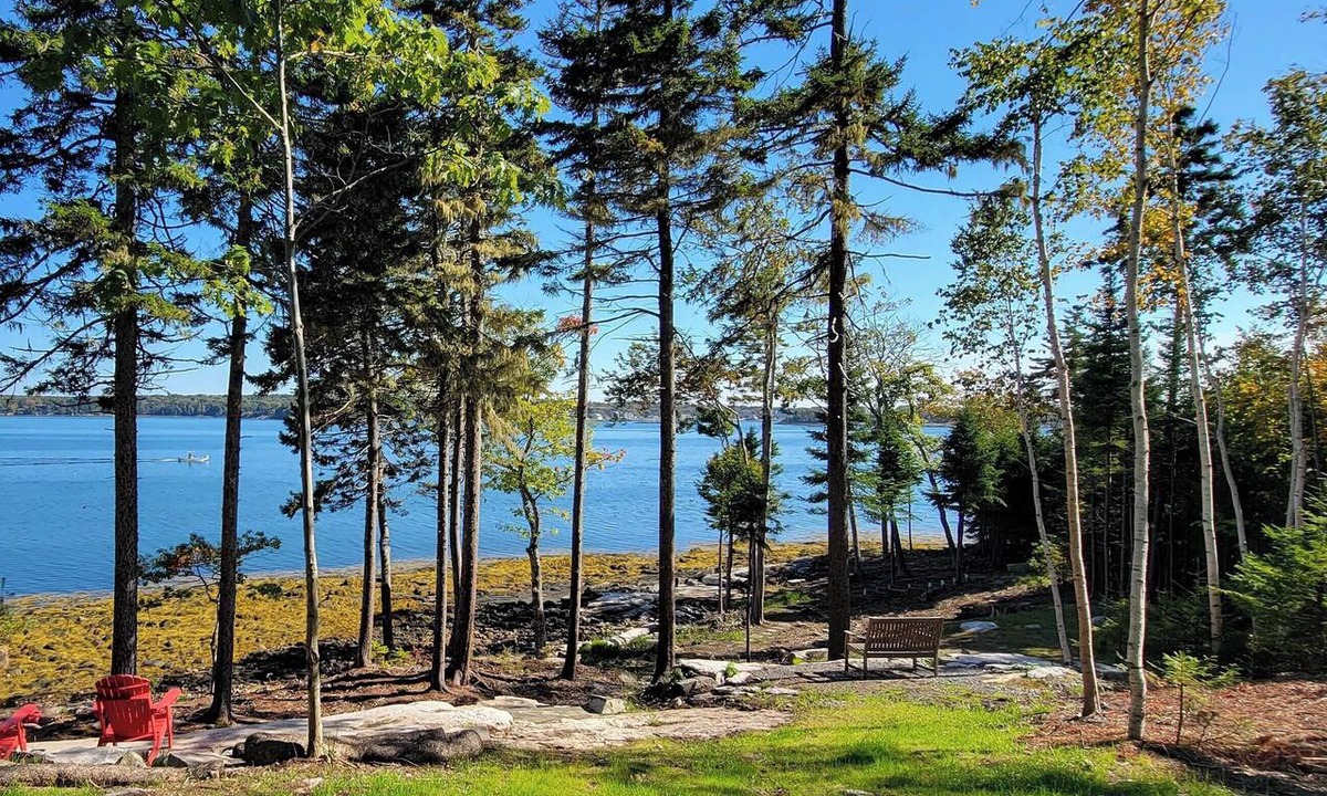 Isle of Springs House | Cozy 1-bedroom retreat 'Morning Sun' in Boothbay Harbor with stunning waterfront views.