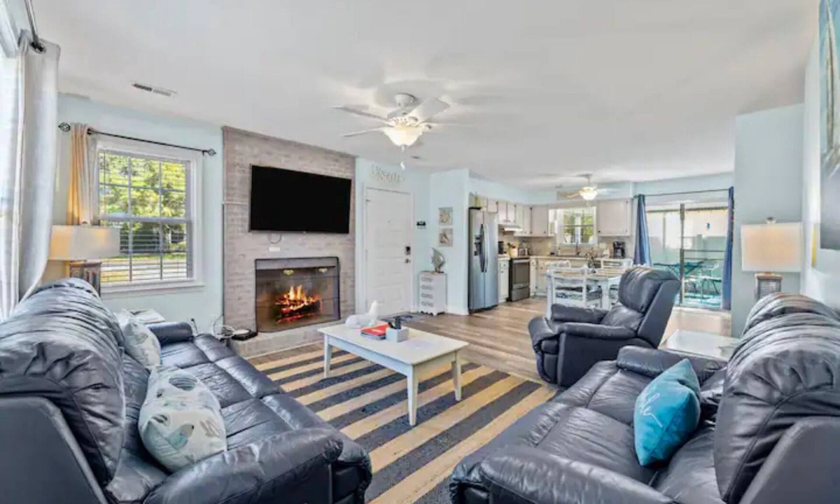Crescent Beach House | Cozy 2Br Beach House + King Bed + Firepit -> Walk to the Beach!