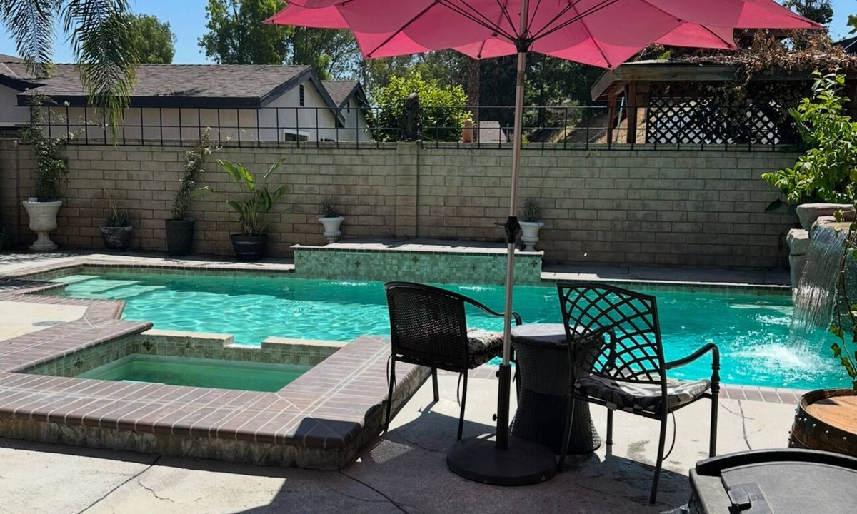 Pomona House | Cozy and charming house all you need is here Several relaxing area awaiting 4-U