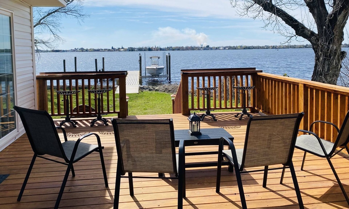 Bridgeton Cottage | Cozy riverfront cottage with an amazing view, minutes from downtown New Bern.