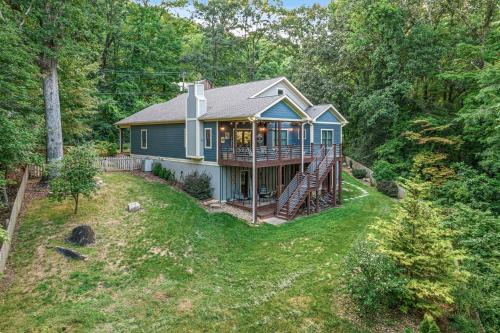 St. Elmo Improvement League House | Cozy Spacious Cabin with Beautiful Hiking Trails in Tennessee