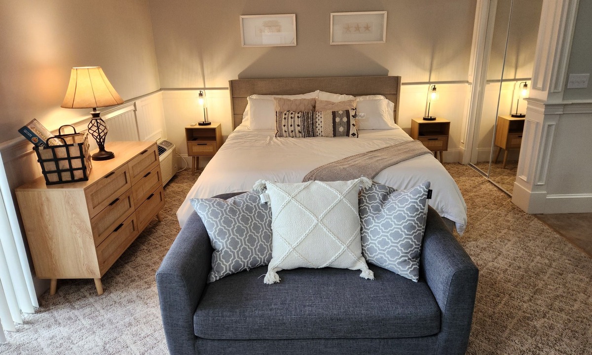 Gilford Apartment | Cozy Studio w/Pool. Close to Weirs Beach, Concerts,Lake, & Gunstock Mountain