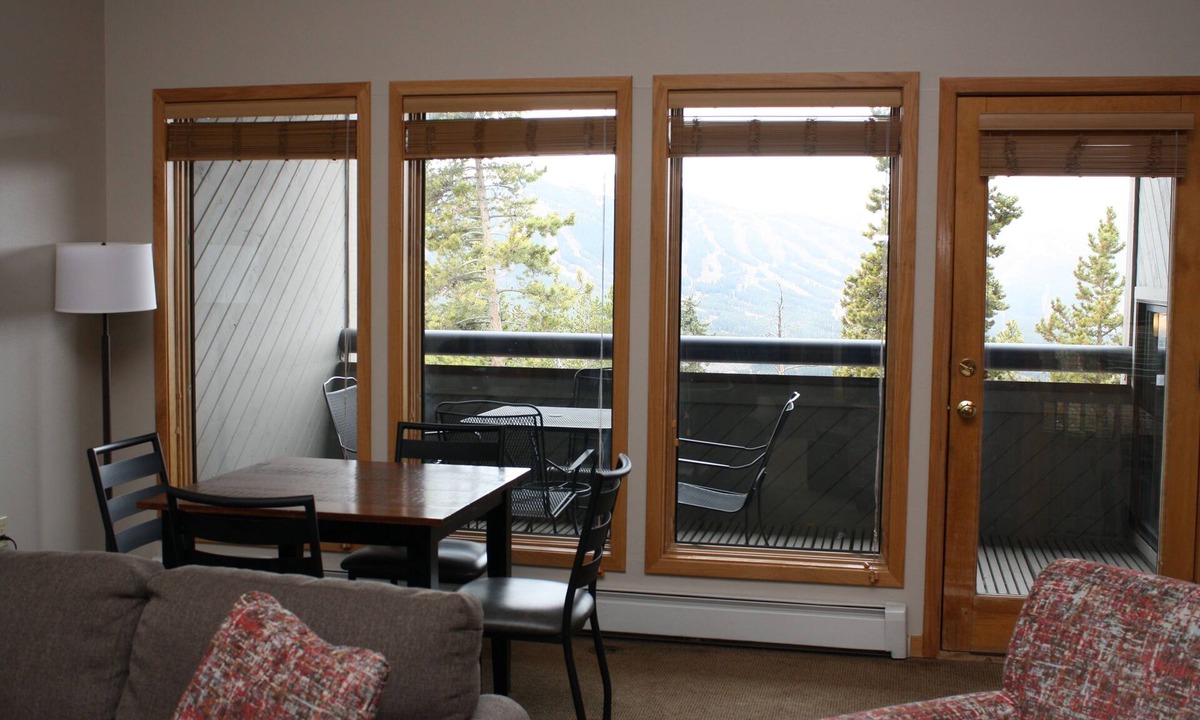 Baldy Mountain Condo | Deluxe Three Bedroom Condo. AMAZING VIEWS. On bus route. Pet friendly.