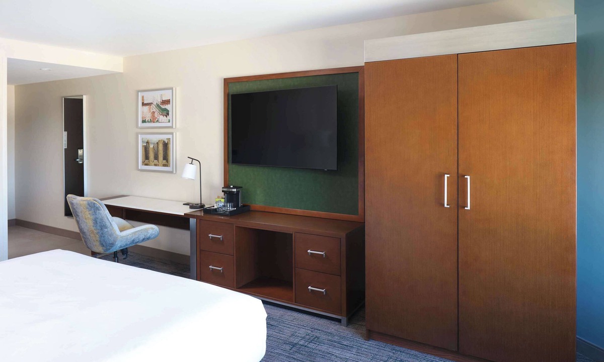Battle Creek Hotel | DoubleTree by Hilton Battle Creek
