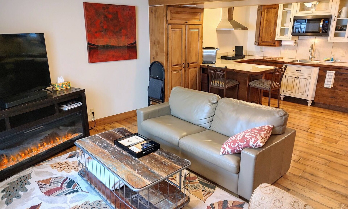 Beaver Valley Apartment | Downtown, Sauna, next to Park and Rec Center,