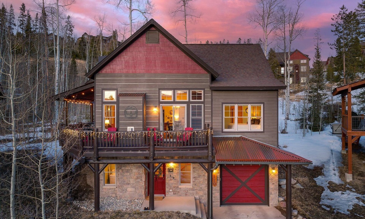 Rendezvous House | Downtown WP Cabin 120 I Private Hot Tub I Great Views I Bunk Room I Discounted Attractions