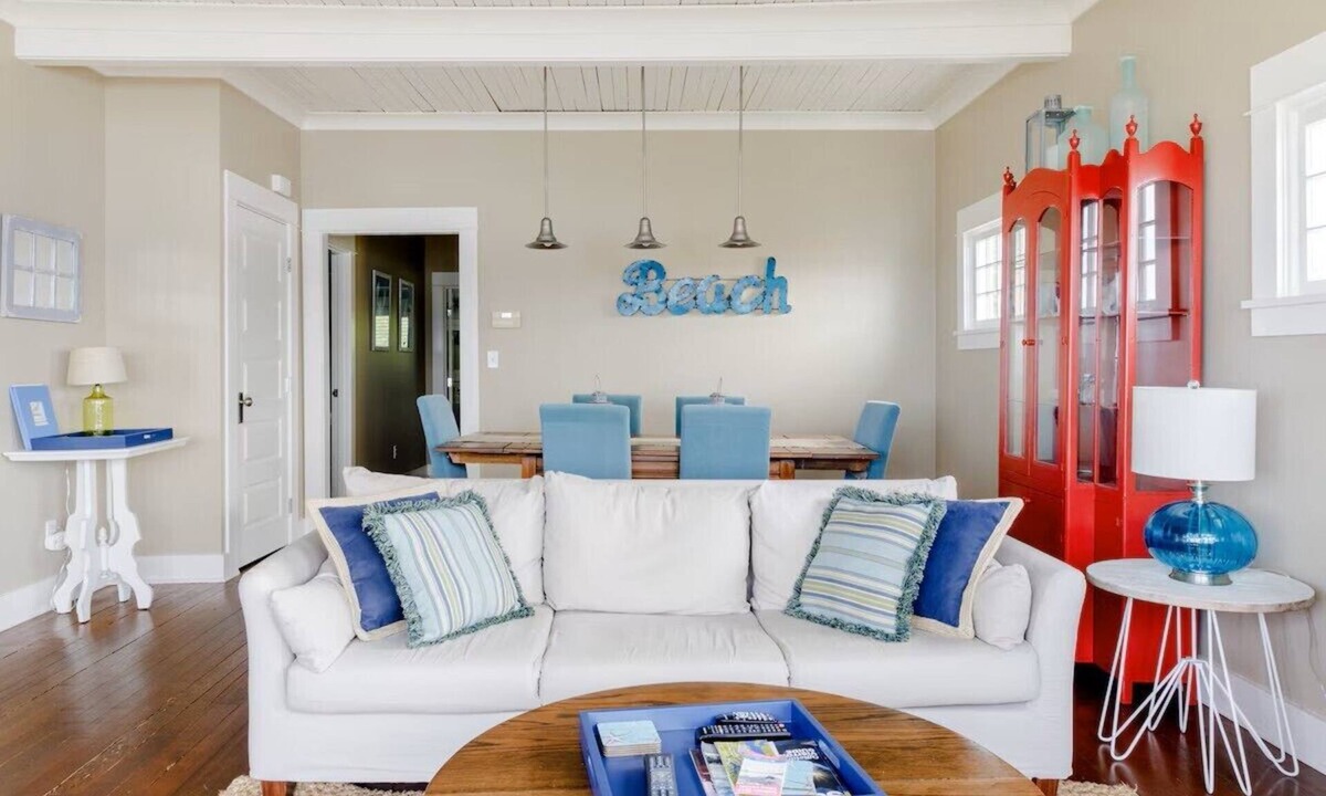 North Admiral House | Dragonfly Beach House: Walk The Beach Or Soak Under The Stars In The Hot Tub!