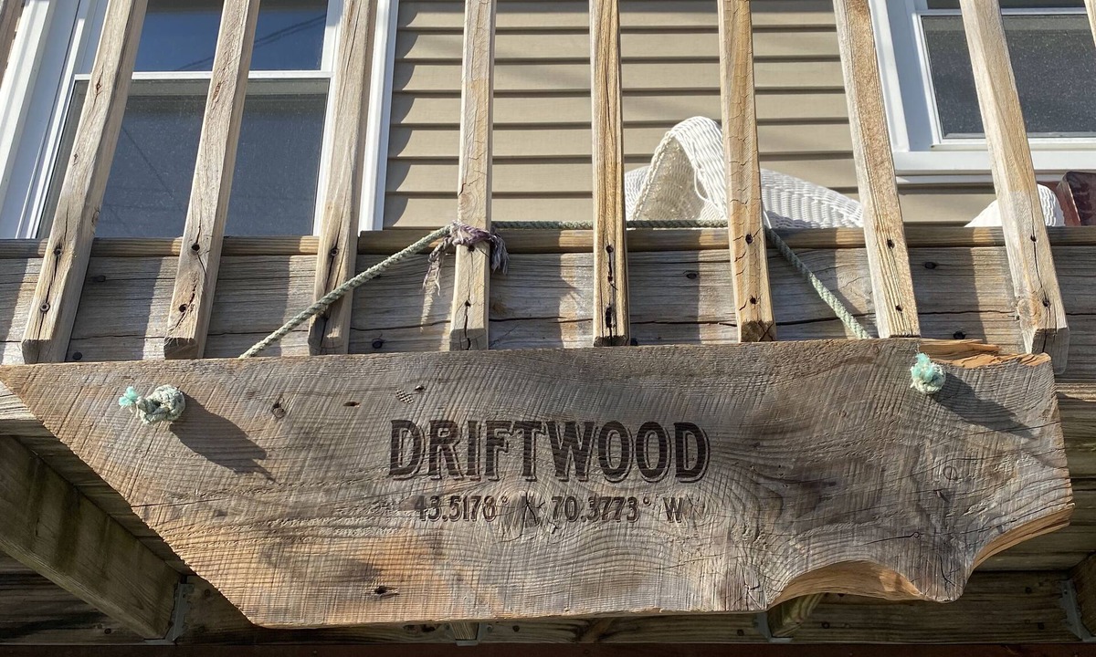Ocean Park Cottage | “DRIFTWOOD” Quaint Cottage by the Sea- 600 ft from the sand!