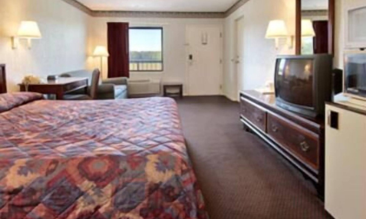 Franklin Hotel | Econo Lodge Franklin