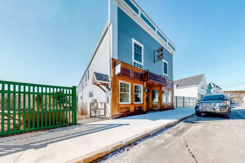 Northeast Harbor House | Efficient Getaway with Free WiFi - Close to Acadia National Park