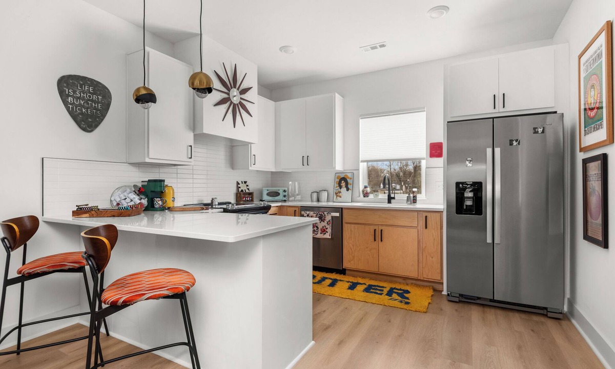 Donelson House | Experience 3 bedroom vibrant mid-century style and rock-n-roll spirit blend.