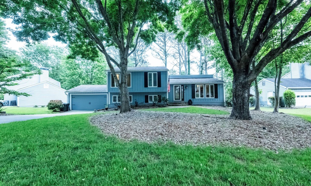 Roswell House | Gorgeous 3-bedroom house with 2nd living rooms in charming Roswell