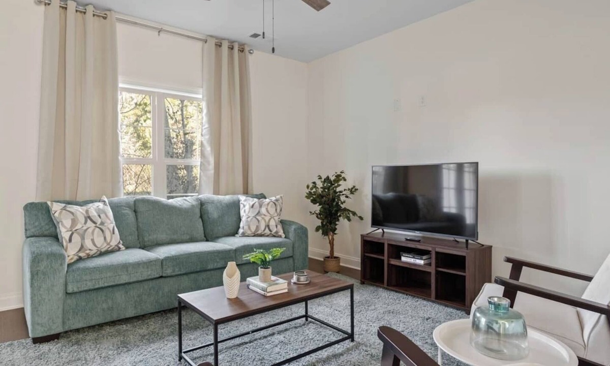 Lakewood House | Gorgeous brand-new brick townhome by Old Hickory Lake. 3-min drive and walking distance to lake, boat rentals and water sport entertainment. 12-min drive to Nashville International Airport. Easy commute to Downtown Nashville, Grand Ole Opry, Opry Mil