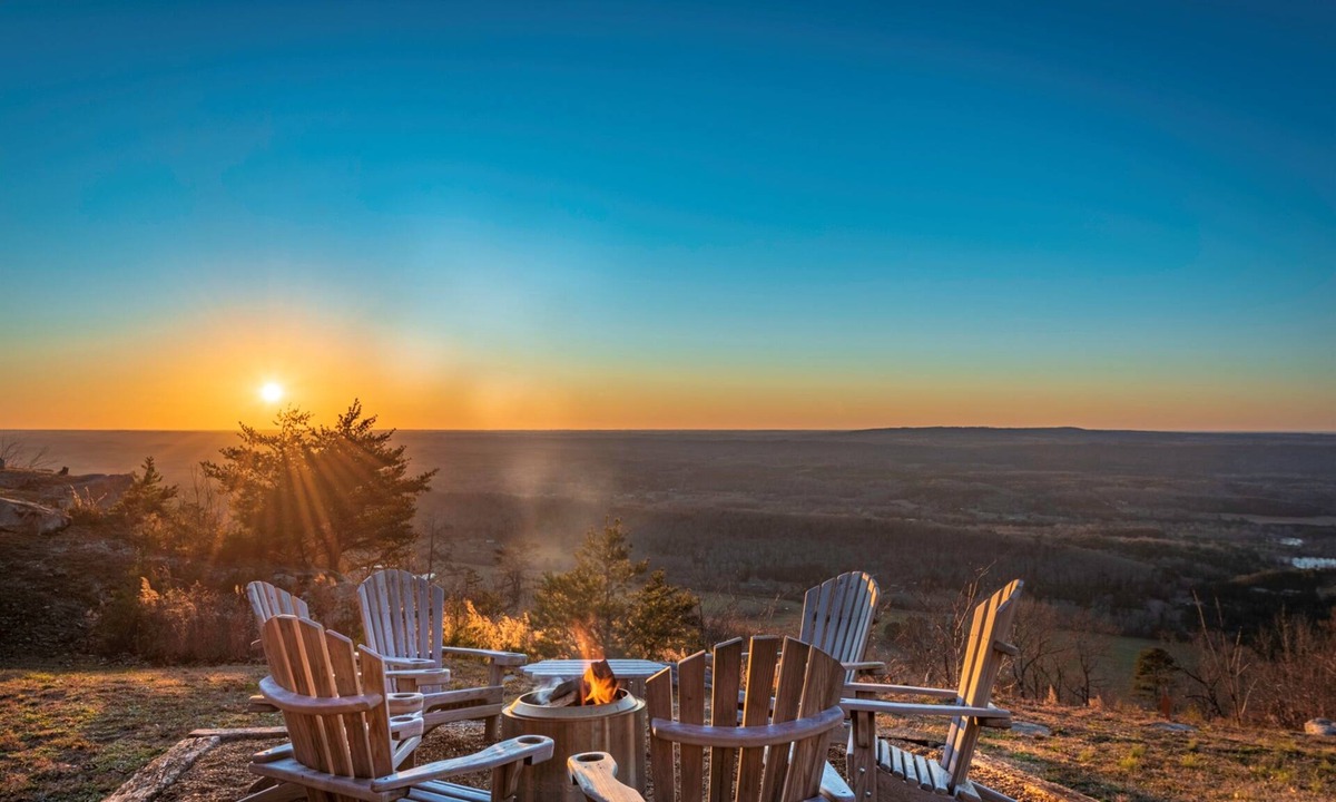 Mentone Cabin | Gorgeous panoramic mountain views from the hot tub!